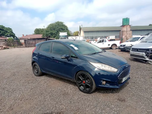 2013 FORD FIESTA 1.6i TREND 5Dr