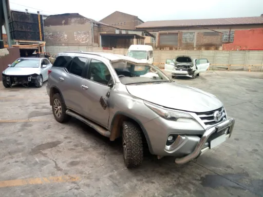 2018 TOYOTA FORTUNER 2.8GD-6 R/B A/T Silver