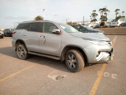 2017 TOYOTA FORTUNER 2.4GD-6 R/B A/T Silver