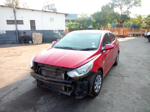 2012 HYUNDAI ACCENT 1.6 GL/MOTION Red
